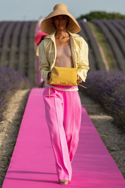 Look 11